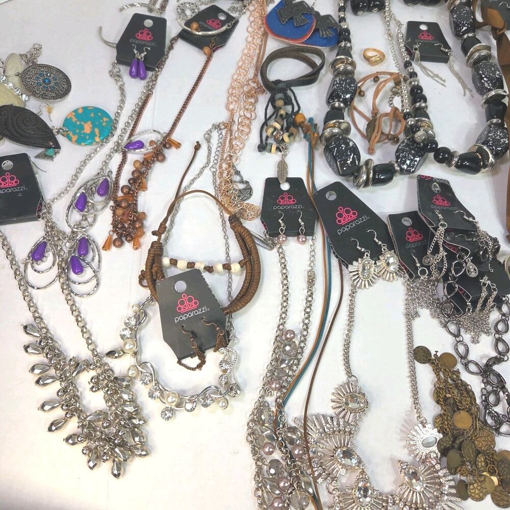Paparazzi Lot 50+ Pc Mixed Costume Jewelry Necklaces Earrings Bracelets Rings - Picture 4 of 8